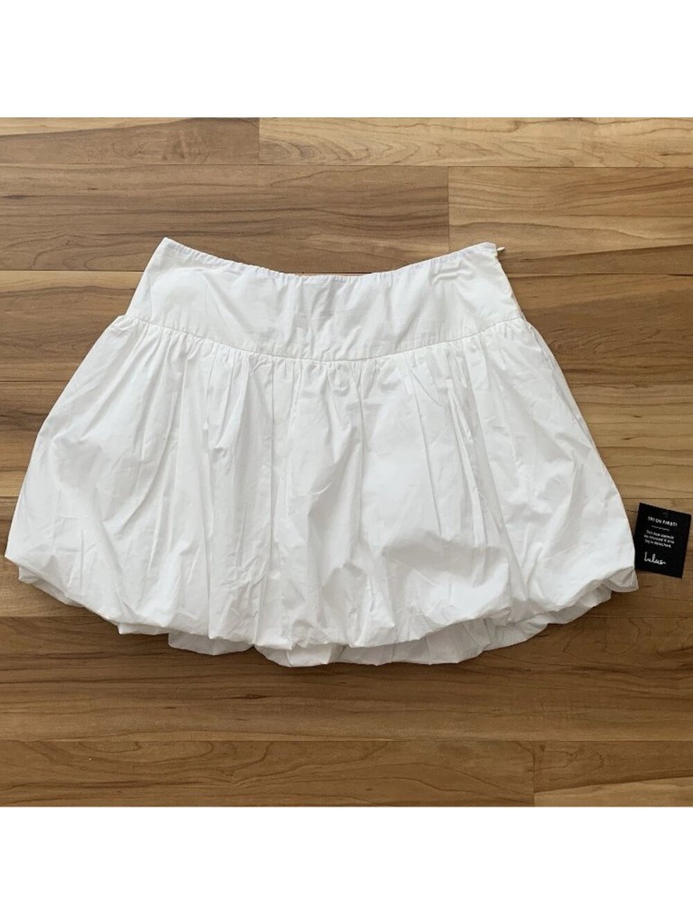 Lulu’s White Cotton Bubble Mini Skirt Size Large Zip Lined NWT